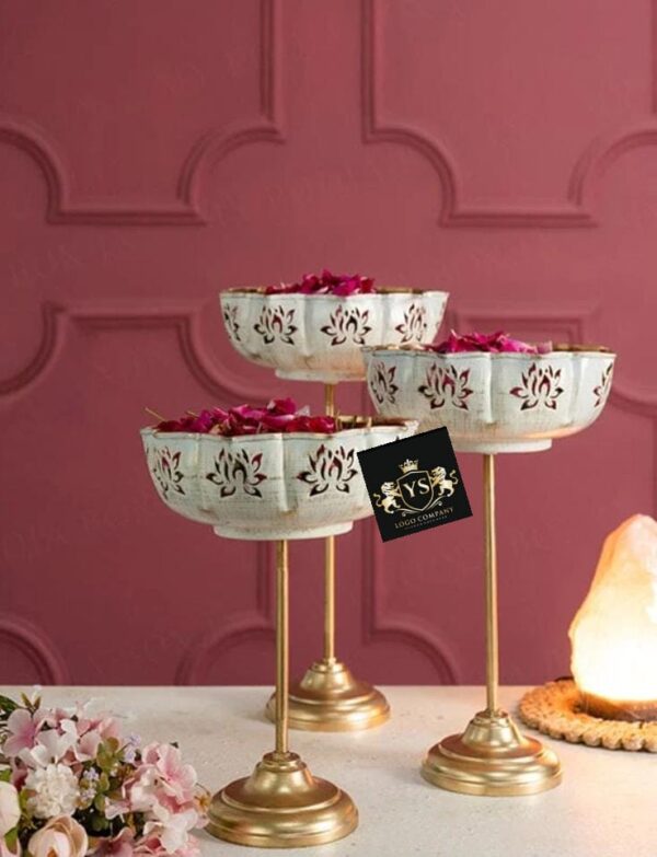Kamal flower stand