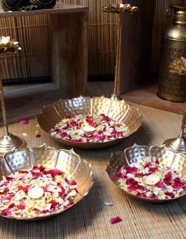 Tashla Urli sets of 3 with T light Stand sets of 3